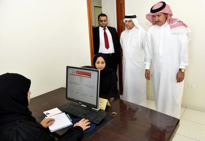 وكيل وزارة العمل يقوم بزيارة تفقدية لمركز مدينة حمد للتوظيف والتدريب