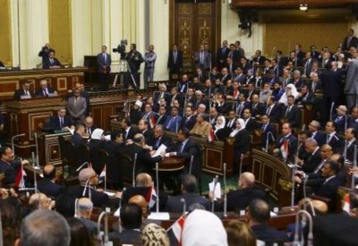 برلمان مصر يوافق نهائيا على زيادة مدة الرئاسة وتعيين نواب للرئيس