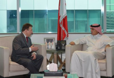 وزير الصناعة يجتمع بالمدير التنفيذي للغرفة التجارية العربية الأمريكية