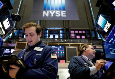 وول ستريت تفتح مرتفعة بعد بيانات قوية لمبيعات التجزئة
