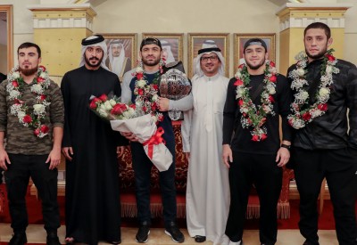 خالد بن حمد يستقبل البطل إلداروف ويشيد بالانجاز الذي حققه في BRAVE 23