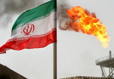 صحيفة: عقوبات أميركية تهدد مستوردي النفط الإيراني