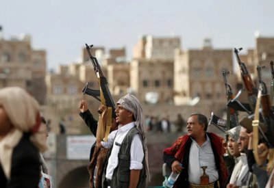 "الحوثي" تواصل انتهاكاتها.. نهب المال وابتزاز المواطنين