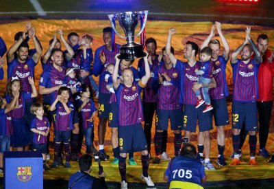 برشلونة على أعتاب الفوز بلقبه الدوري رقم 26