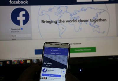 كثرة اللغات على فيسبوك.. عقبة بالحرب على المحتوى الضار