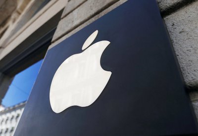 مراهق يطالب "أبل" بتعويض مليار دولار