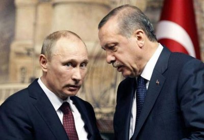 صحيفة بوبليكو الإسبانية: على أردوغان أن يقرر قريباً إما أميركا أو روسيا