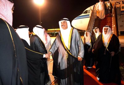 نائب رئيس مجلس الوزراء وزير الخارجية الكويتي يصل مملكة البحرين