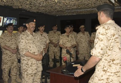 القائد العام يقوم بزيارة للكلية الملكية للقيادة والأركان والدفاع الوطني