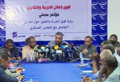 المجلس العسكري السوداني يدعو قادة المحتجين لاجتماع عاجل