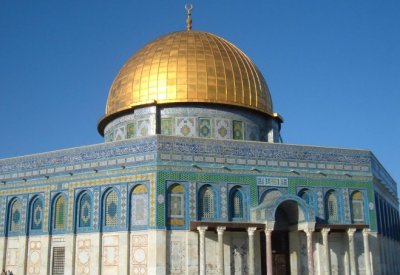نحو 300 مستوطن يقتحمون الأقصى المبارك