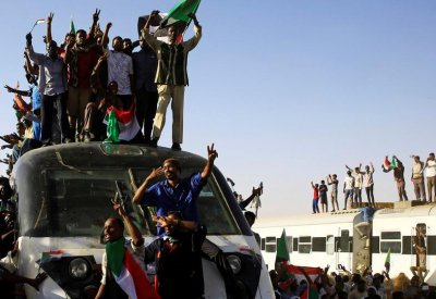 السودان.. "الحرية والتغيير" تؤجل إعلان المجلس المدني