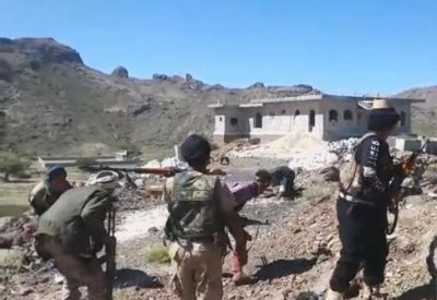الجيش اليمني يأسر 20 حوثياً في العود بينهم قيادي