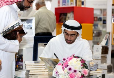 جناح دائرة الثقافة والسياحة – أبوظبي يشهد حفلات تواقيع لأحدث إصداراته