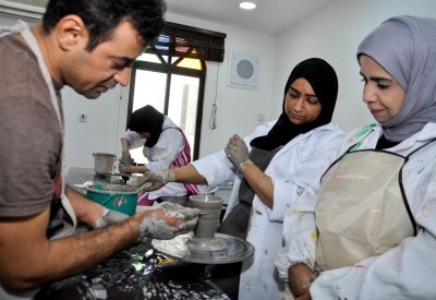 هيئة السياحة تخرّج متدربي ورشة الدولاب الخزفي