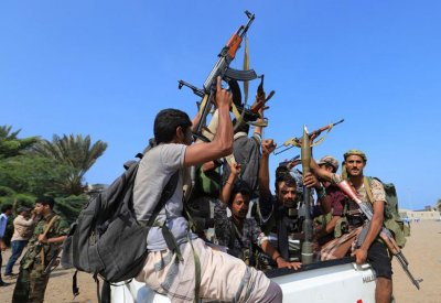 اليمن.. 300 أسير حوثي حصيلة أسبوع من مواجهات الضالع