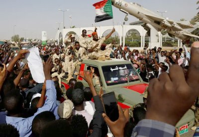 السودان.. تجميد نشاطات نقابات واتحادات مهنية