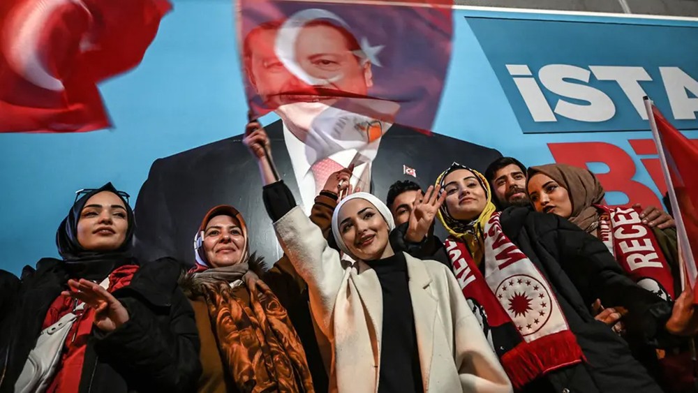 أردوغان ومعارضوه "يتناتشون" اسطنبول.. وتغريدة محذوفة