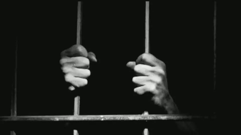 36 معتقلاً في سجون الحوثي يشكون: تعذيب مفرط وحرمان