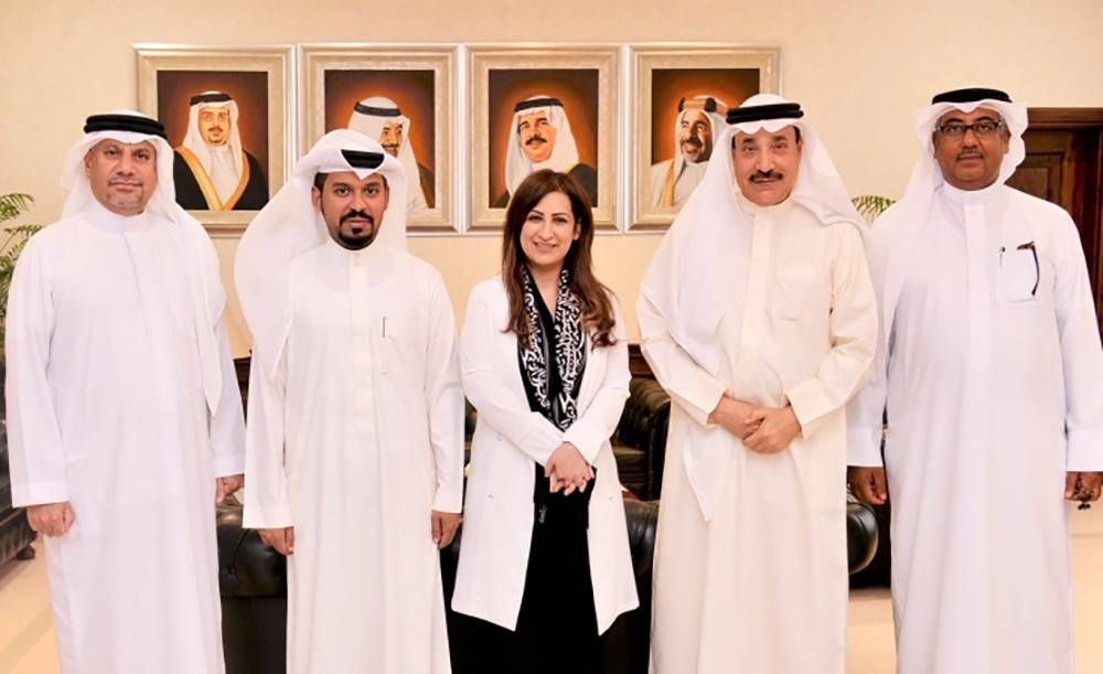 وزير العمل والتنمية الاجتماعية يلتقي رئيس جمعية الصحفيين البحرينية