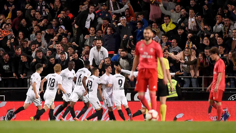 فالنسيا يهزم ريال مدريد بثنائية غيديس وغاراي ويقترب من "الأبطال"