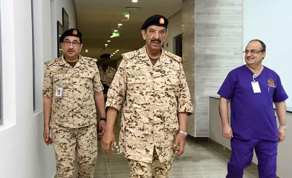 صاحب المعالي القائد العام لقوة دفاع البحرين يتفقد عددا من وحدات قوة الدفاع