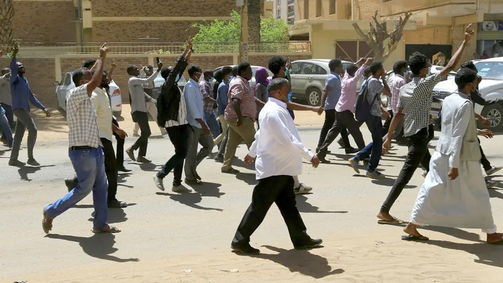 السودان.. تواصل الاعتصام أمام مقر قيادة الجيش بالخرطوم