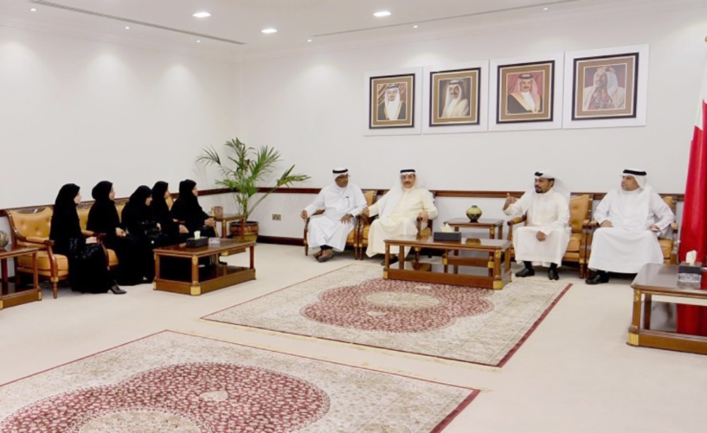 حميدان يلتقي باحثات عن عمل من خريجات علم الاجتماع والخدمة الاجتماعية