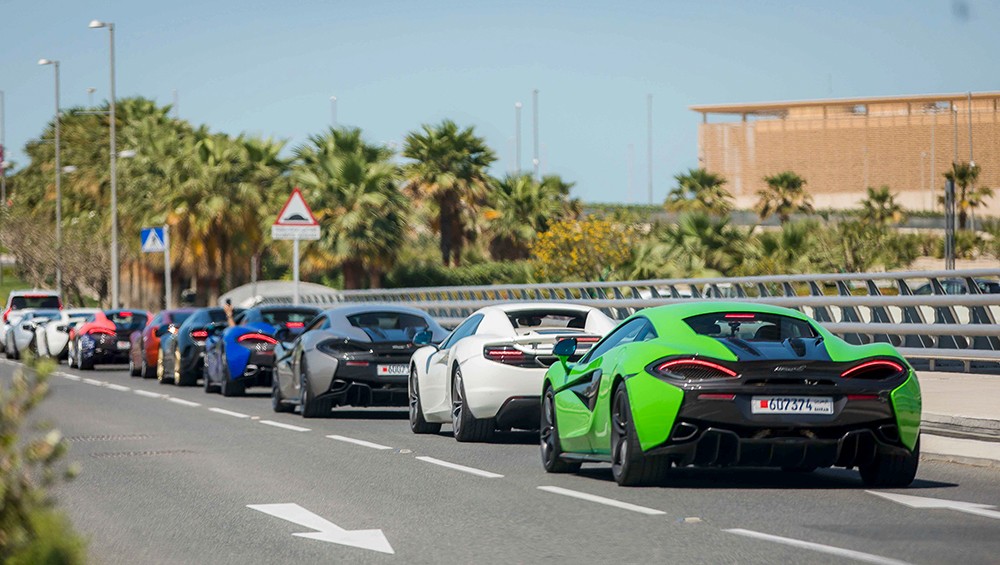 ماكلارين البحرين تنظم موكباً حصرياً لملاك ماكلارين بقيادة لاندو نوريس قبيل انطلاق سباق جائزة البحرين الكبرى