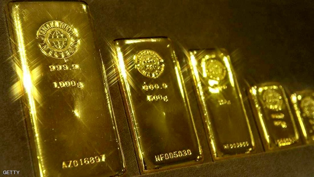الذهب يرتفع مع تراجع الدولار بعد بيانات أميركية ضعيفة
