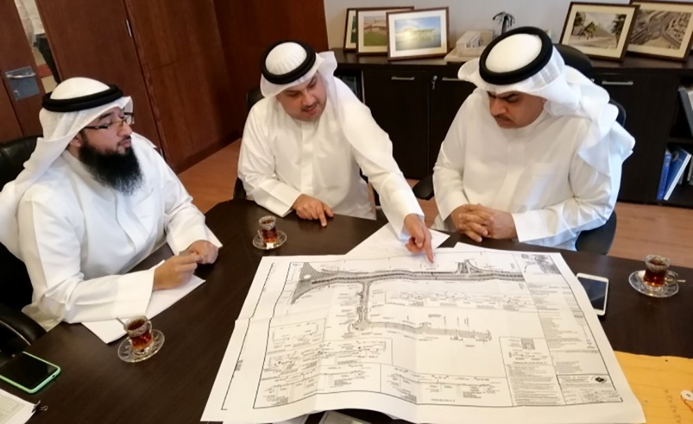 وكيل الأشغال يبحث مع المرباطي والدوي احتياجات الطرق بالمحرق