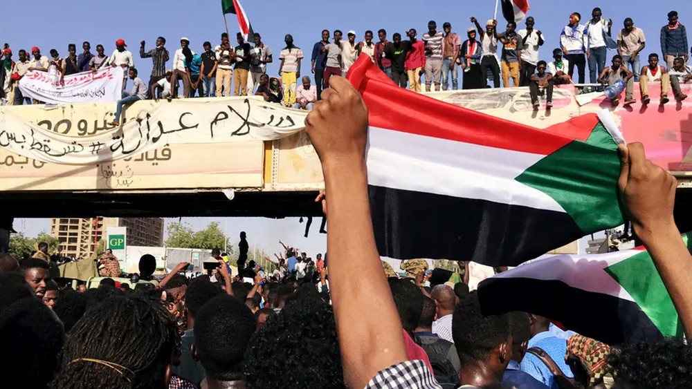 الجيش السوداني يؤكد: لا خطة لفض اعتصام القيادة العامة