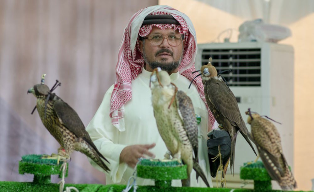 مراعي 5 يحتضن معرضاً خاصاً لأنواع الصقور