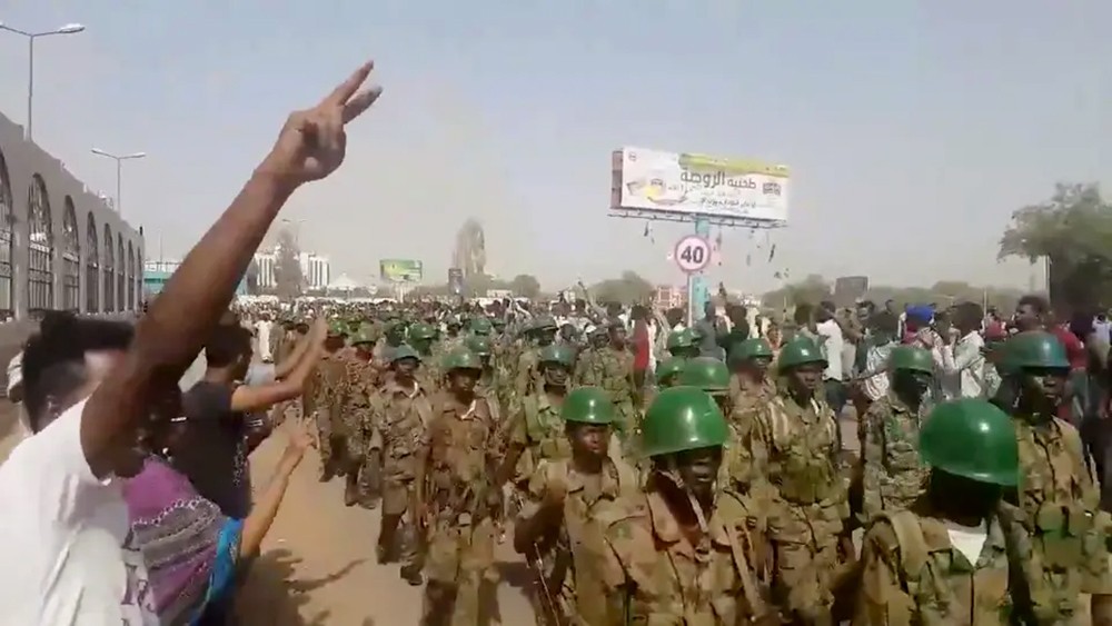 مشاورات لتشكيل مجلس انتقالي في السودان