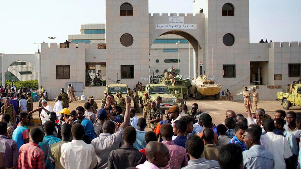 السودان.. "تجمع المهنيين" يرفض قرارات المجلس العسكري