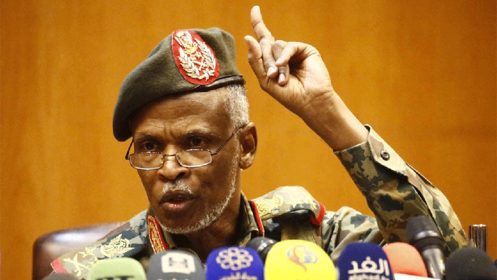 المجلس العسكري السوداني: لا نمثل انقلاباً ولسنا طامعين بالسلطة