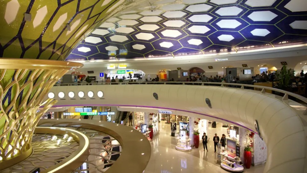 حركة نشطة للسفر عبر مطارات الإمارات