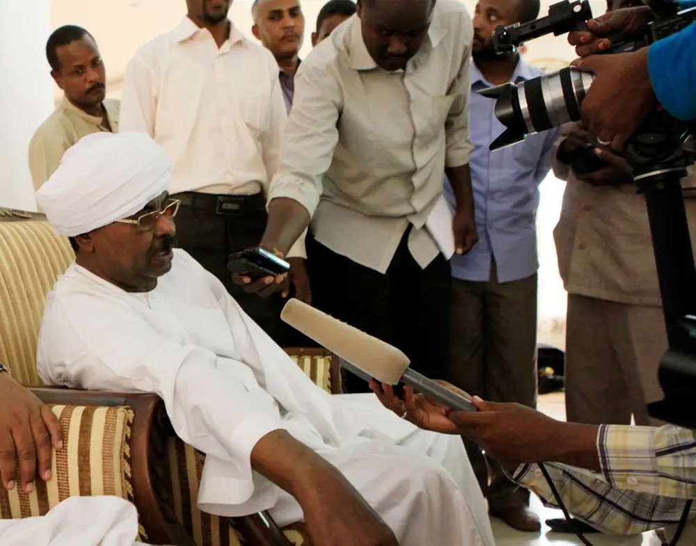 السودان.. استقالة مدير الأمن والمخابرات صلاح قوش
