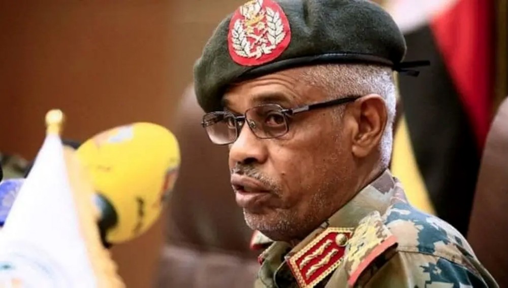 رسالة أخيرة من بن عوف للمجلس العسكري في السودان