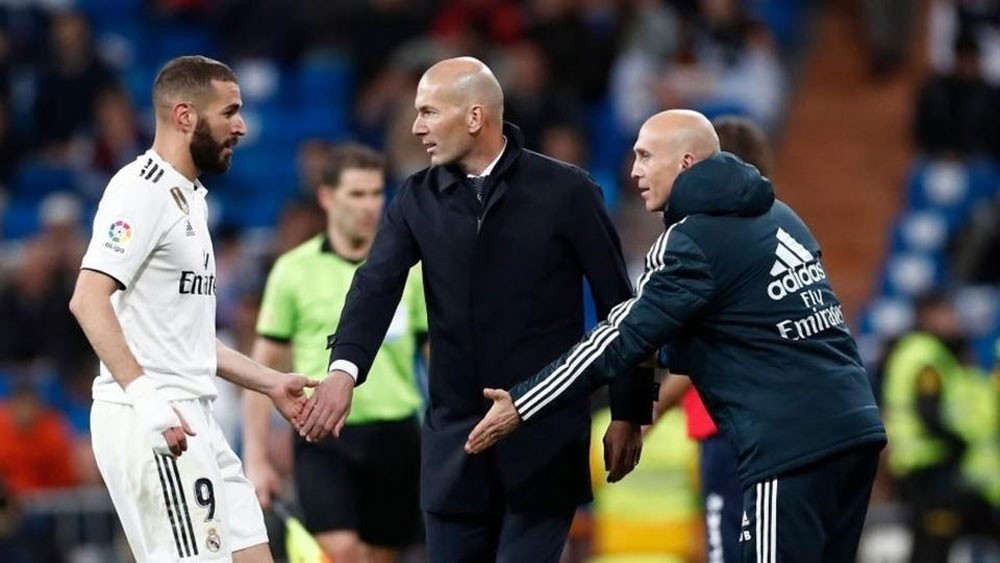 زيدان يعد بـ"التغيير" في صفوف ريال مدريد نهاية الموسم