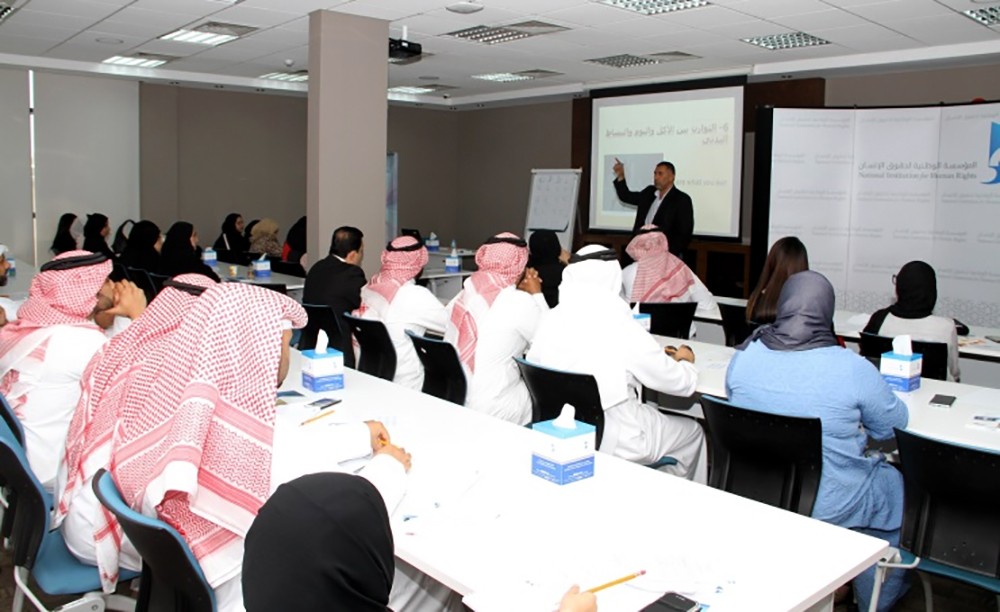 حقوق الإنسان والأولمبية تنظمان ورشة (الصحة والسعادة)