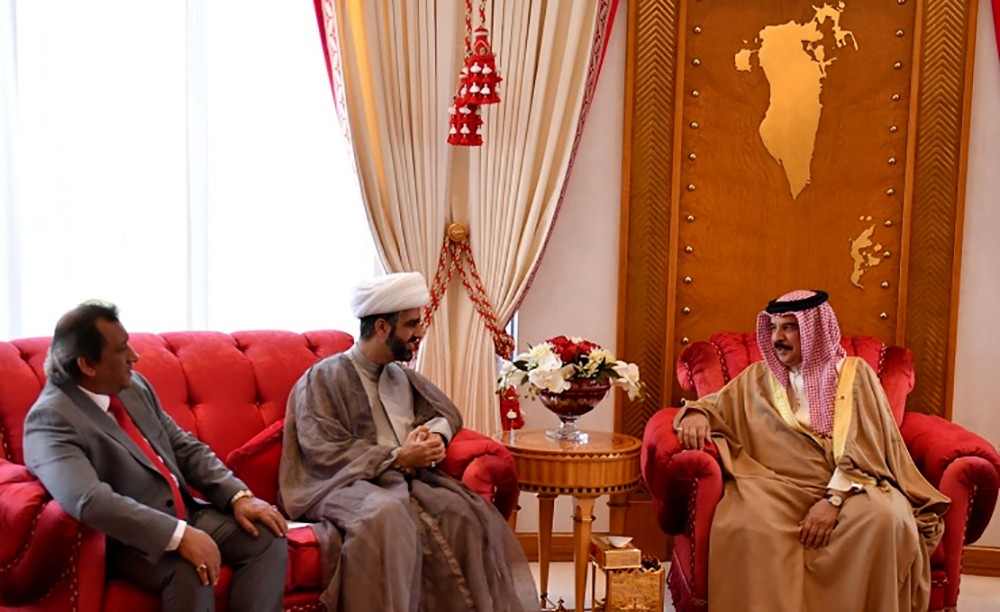 جلالة الملك المفدى يستقبل الشيخ محمد المدني والسيد محمد الحلواجي