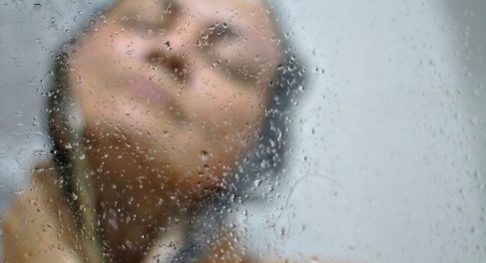 أضرار الحمام الساخن وغسيل الرأس اليومي