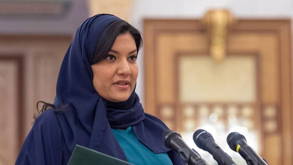 الأميرة ريما بنت بندر تؤدي القسم أمام العاهل السعودي