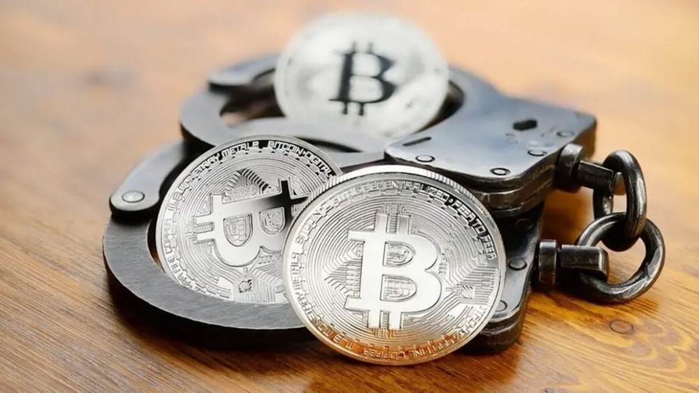 كيف تسببت الجماعات المتطرفة في قفزة صاروخية لـ"بتكوين"؟
