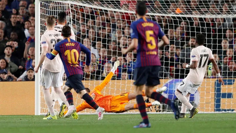 برشلونة يستعرض ويقصي يونايتد من "الأبطال"