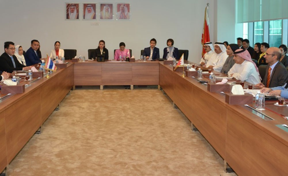 وزير الصناعة يبحث علاقات التعاون مع وفد اقتصادي تايلندي