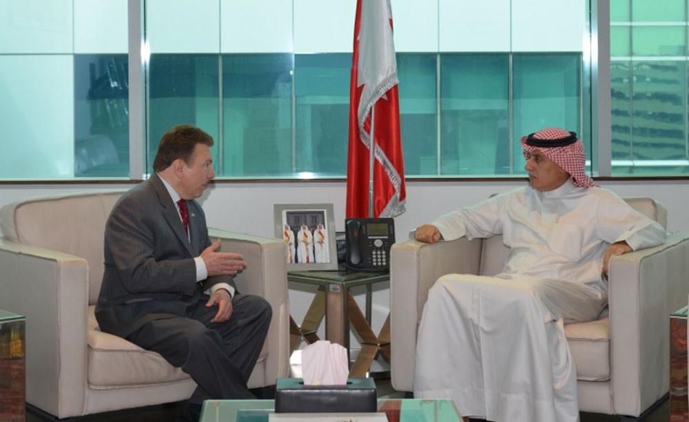 وزير الصناعة يجتمع بالمدير التنفيذي للغرفة التجارية العربية الأمريكية