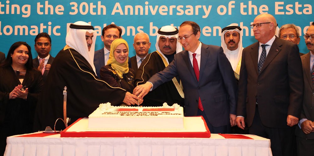 سمو الشيخ سلمان بن خليفة يحضر حفل السفارة الصينية