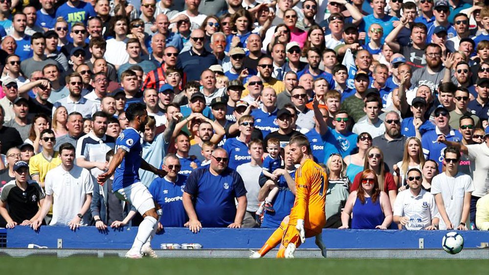 إيفرتون يسحق مانشستر يونايتد برباعية ثقيلة
